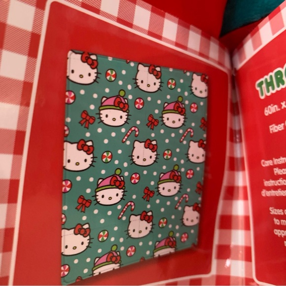 New Hello Kitty In Snow Cap Christmas Bright Teal Plush 60" x 70" Throw Blanket - Picture 5 of 9